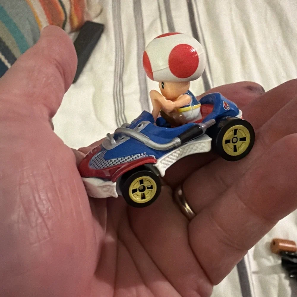 2018 Hot Wheels Mario Kart Toad Sneeker Nintendo Loose Hotwheels